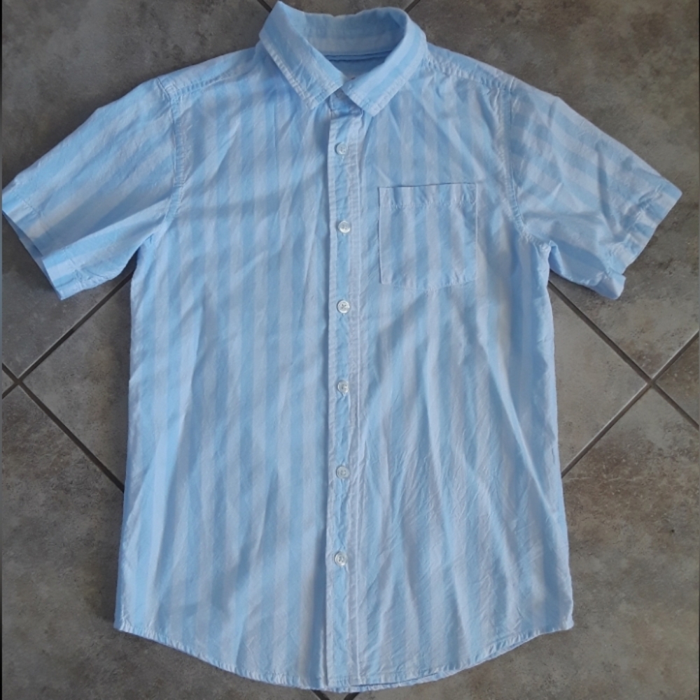 Boy's Casual Button Down Shirt. Size: L.  12/14.